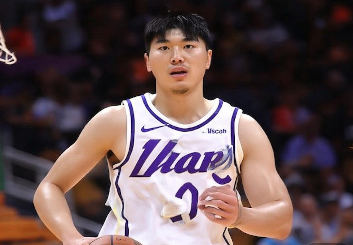 杨瀚森与曾凡博：NBA赛场上的中国球员，职业篮球道路的两种境遇